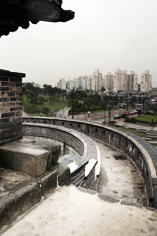 Hwaseomun Gate, Suwon