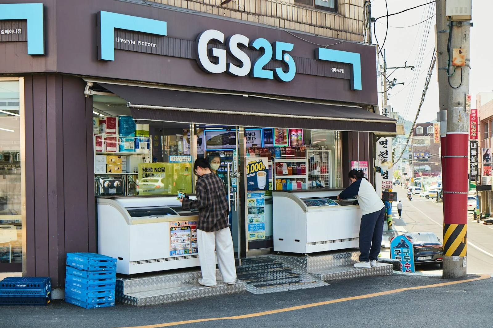 People entering a GS25 convenience store in Busan