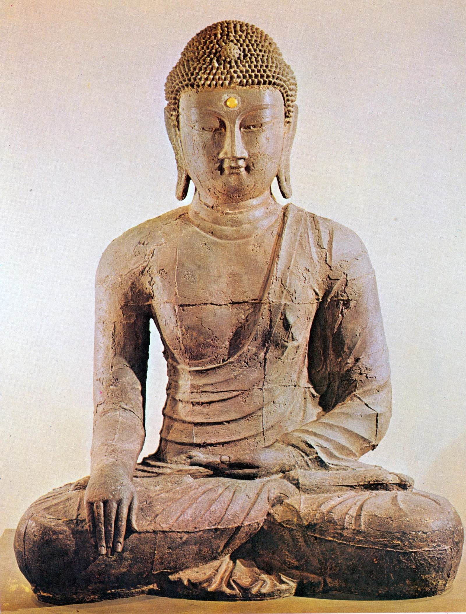 Seated iron Buddha from Hasachang-dong, Hanam